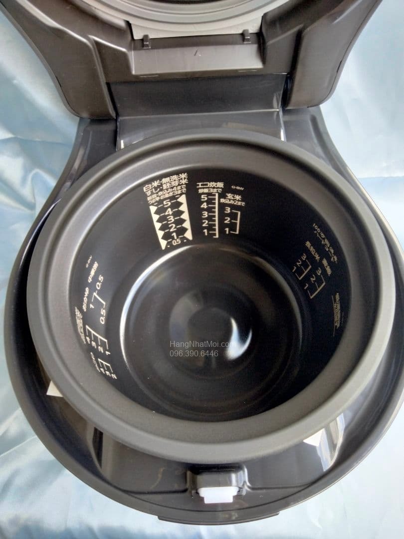 NJ-BW10G – Lòng nồi và vạch lượng nước NJ-BW10G-B.