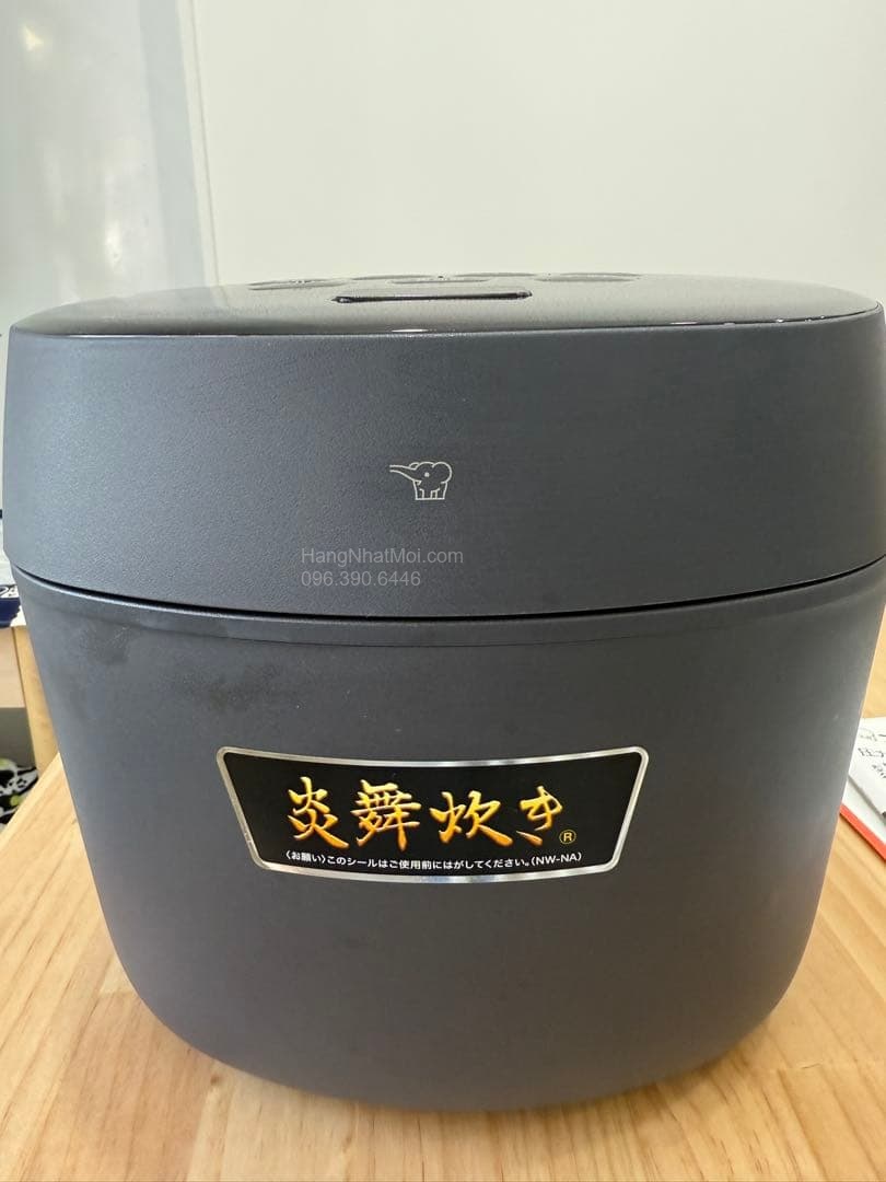 Mặt trước thân nồi NW-NA18-BZ