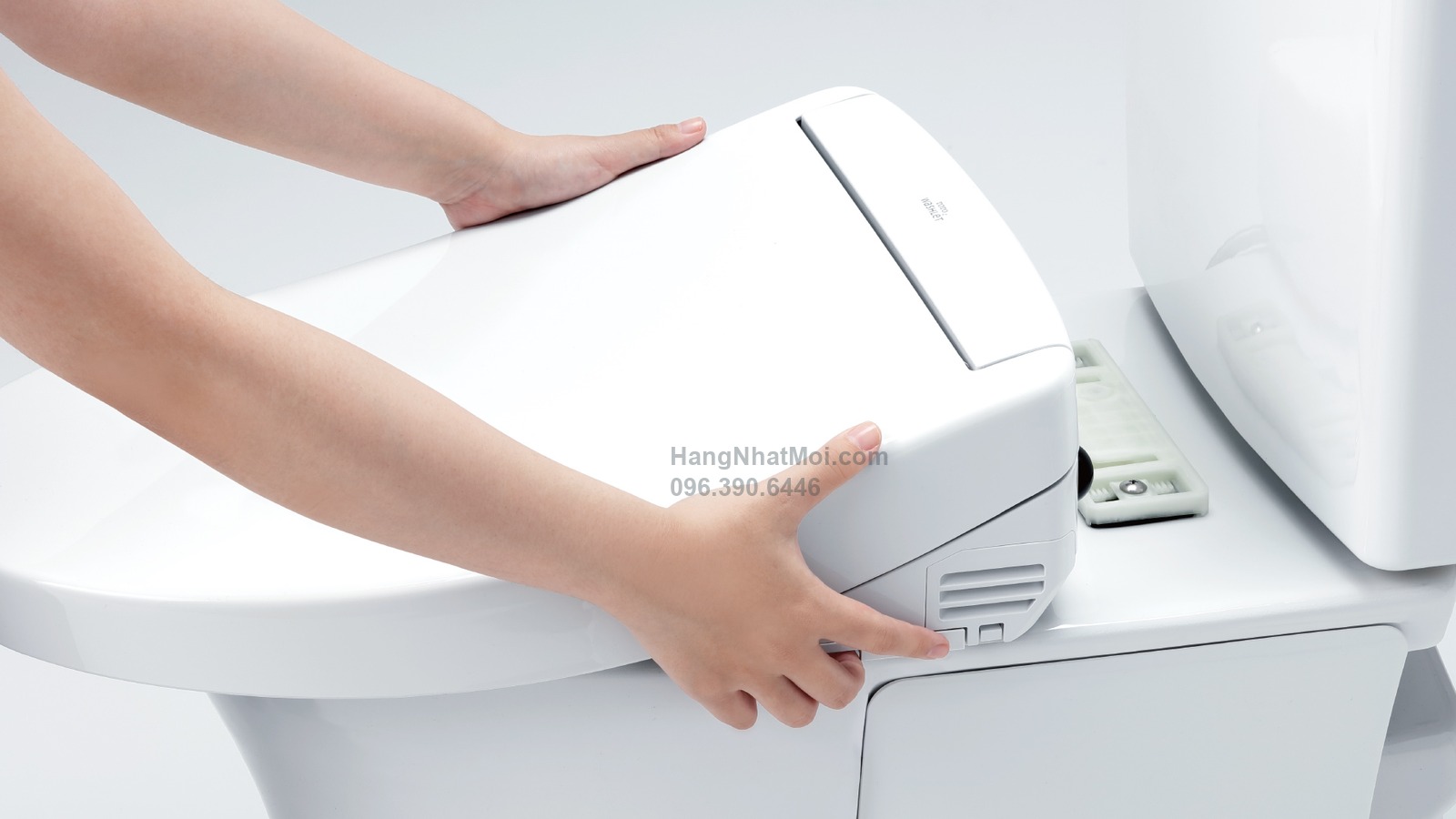 Thao tác tháo cụm WASHLET SS để vệ sinh vùng tiếp giáp
