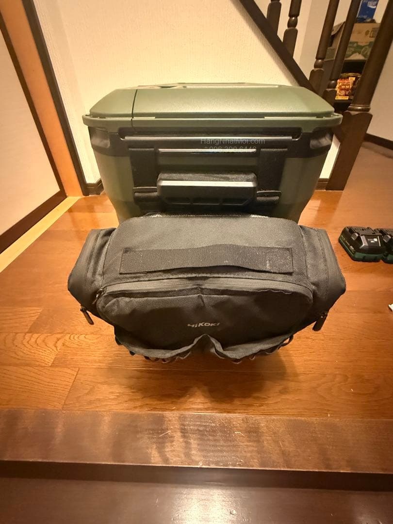 Mặt bên trái tủ 36L; túi gắn ngoài là phụ kiện mua riêng.