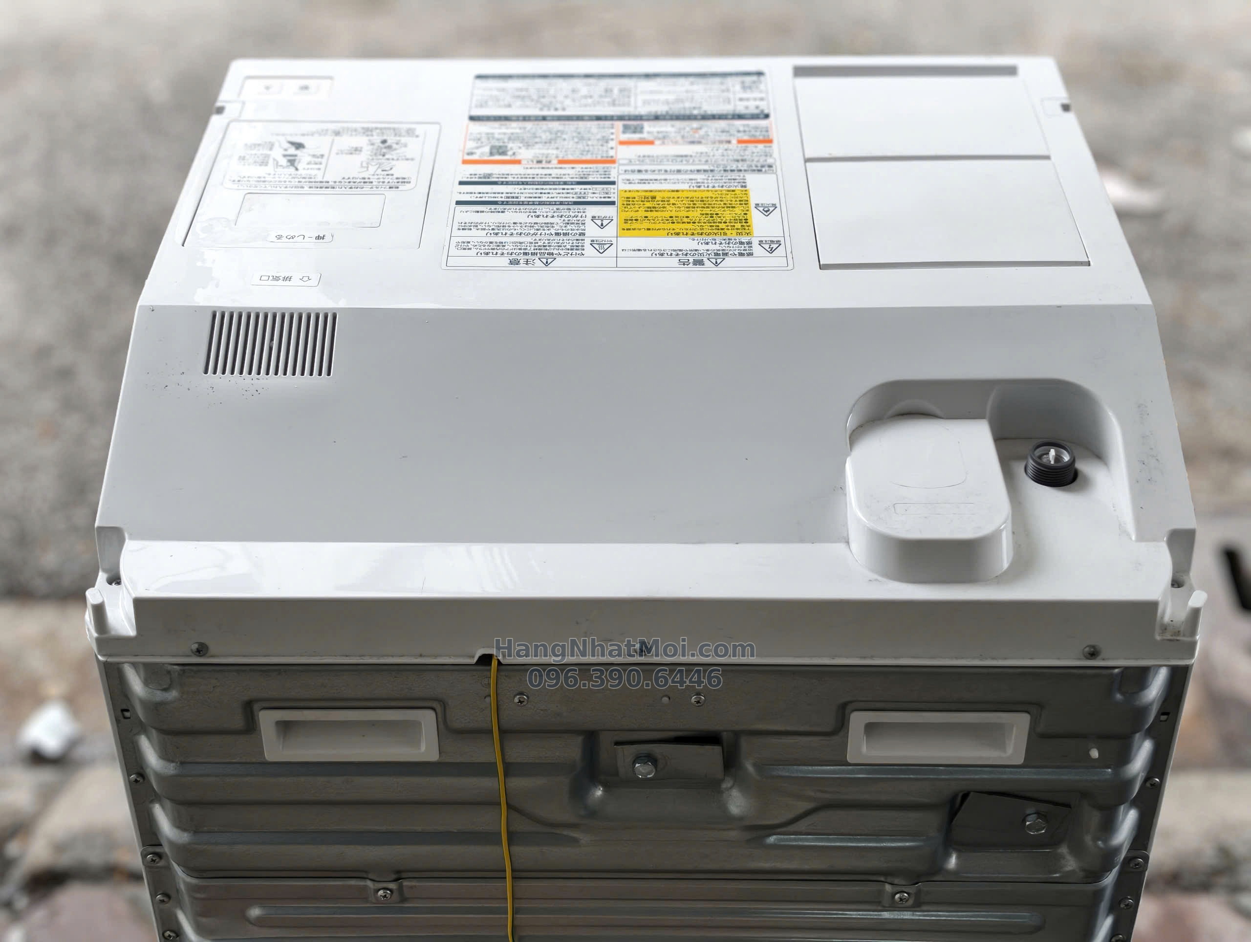 Mặt sau và đường cấp nước Toshiba TW-127XH3L