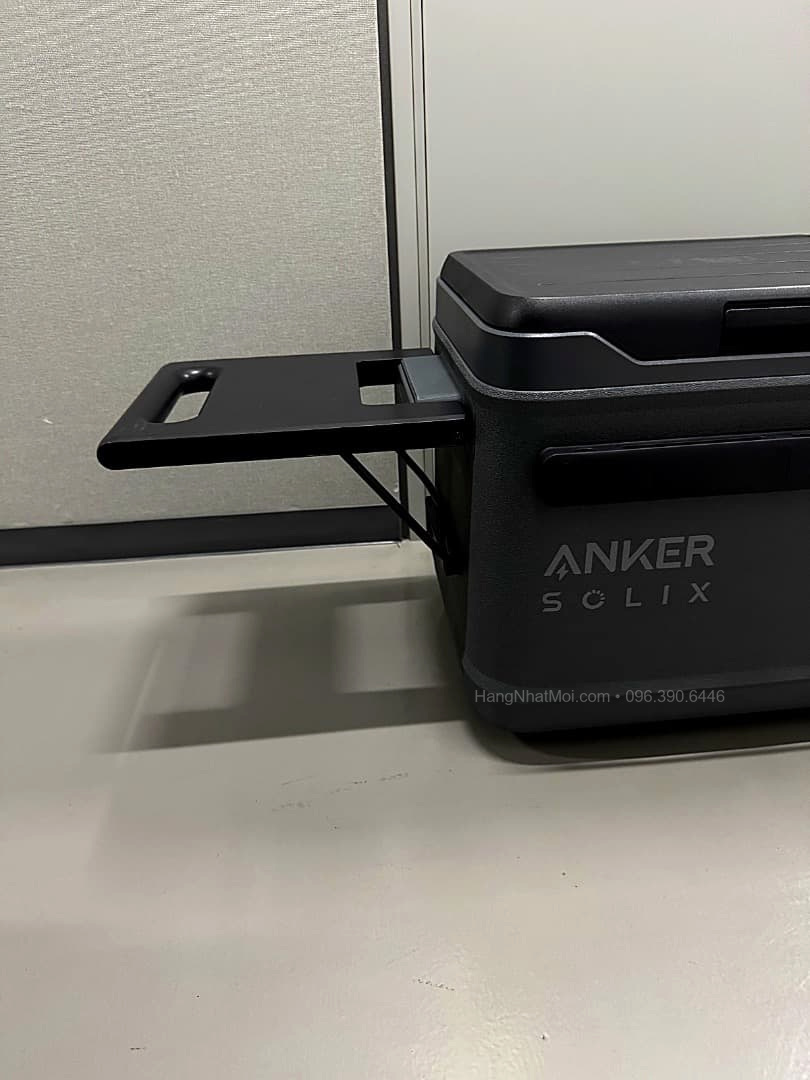 Anker A17A35A1: Bàn bên được mở trên tủ 23L.