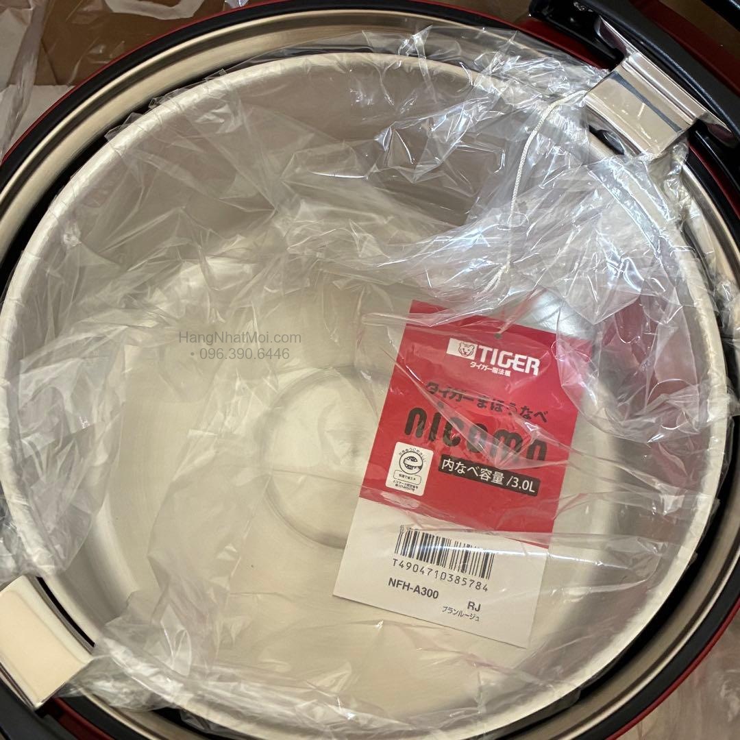 Nồi inox trong túi bảo vệ; tem giấy ghi NFH-A300 RJ và dung tích 3,0 L.