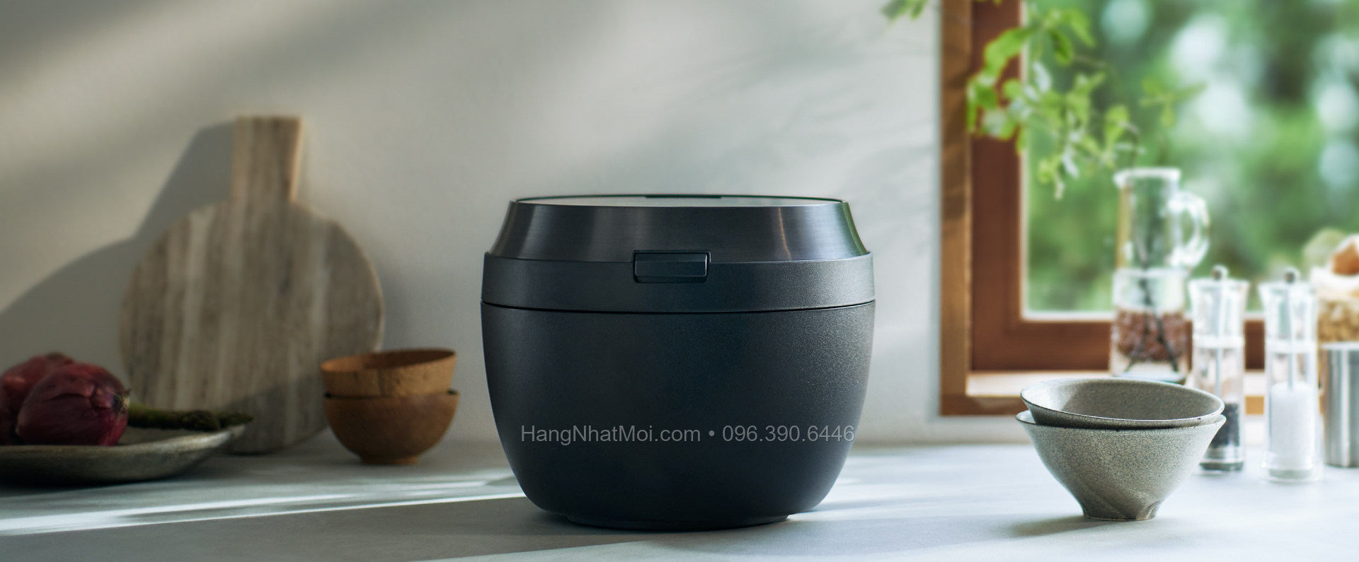 Panasonic SR-X910E-K màu đen đặt trong bếp