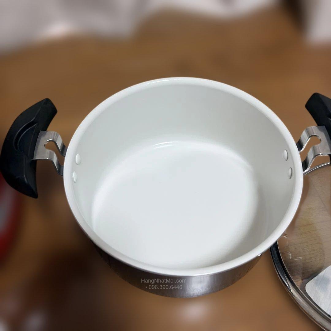 Mặt trong màu trắng và hai quai của nồi trong Thermos KBJ-3002