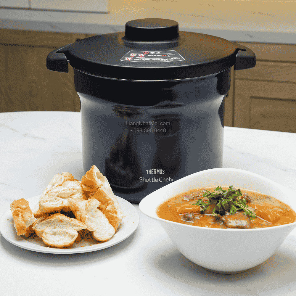 Góc phía trước của bình giữ nhiệt Thermos KBJ-4502 NVY cùng nắp và hai tay cầm