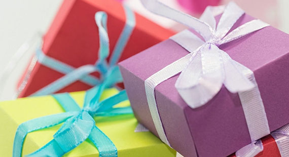 Nên tặng quà giáng sinh gì cho bạn gái mới quen?