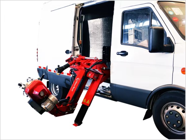 may-ra-vao-lop-cho-xe-chuyen-dung