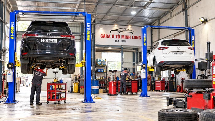 Hình ảnh cầu nâng lắp đặt tại gara ô tô minh long