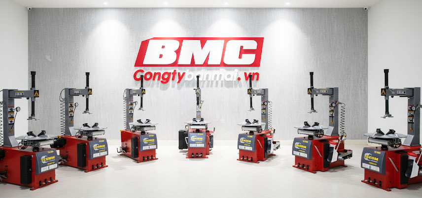 Hình ảnh máy ra vào lốp TC-850 trong showroom 