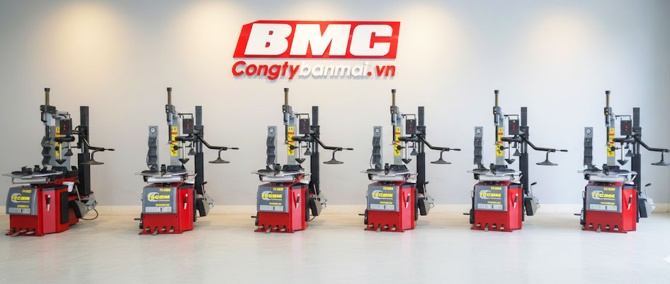 Hình ảnh máy ra vào lốp TC-1528 trong showroom