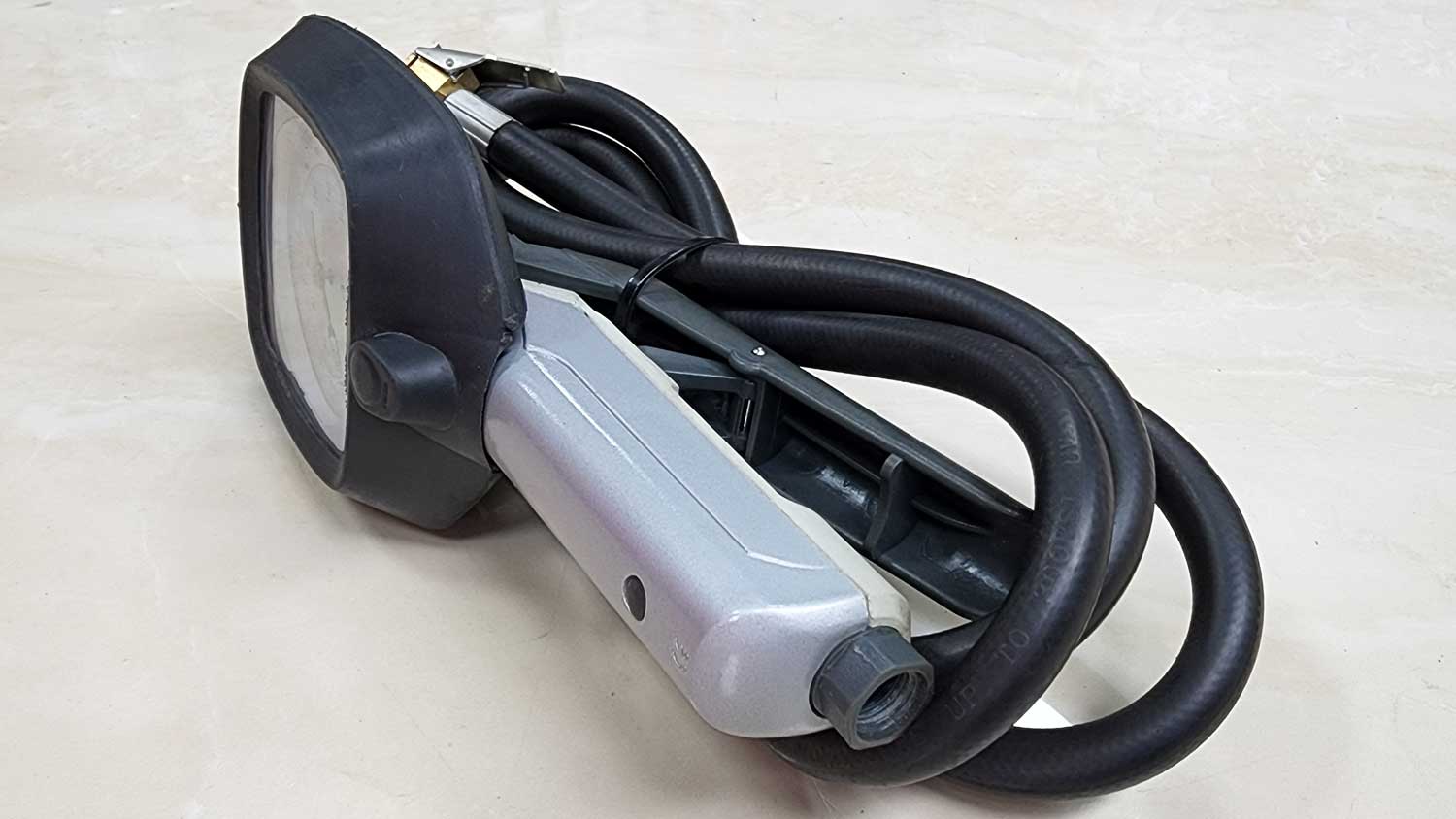 Đặc điểm chính của đồng hồ đo áp suất và bơm lốp Air Force