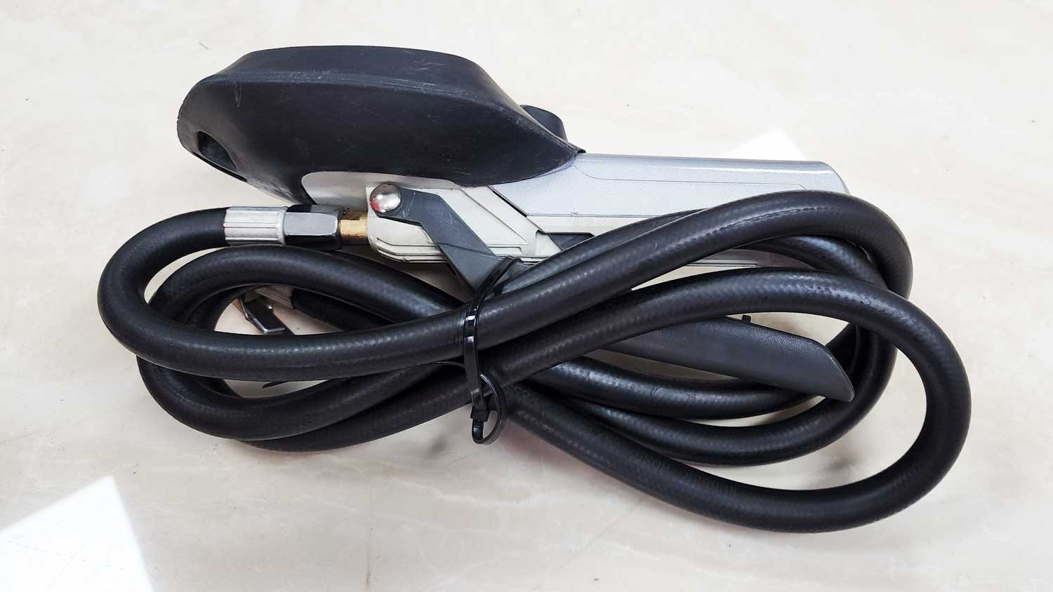 Đồng hồ bơm lốp và đo áp suất lốp xe air force