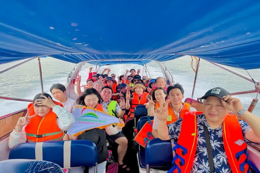 Thuê cano riêng đi đảo Nha Trang