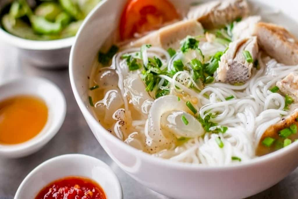 Ăn sáng trên đảo bình ba