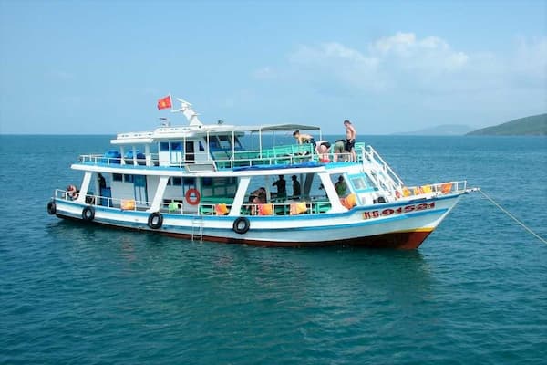 tàu gỗ đi tour 4 đảo Nha Trang