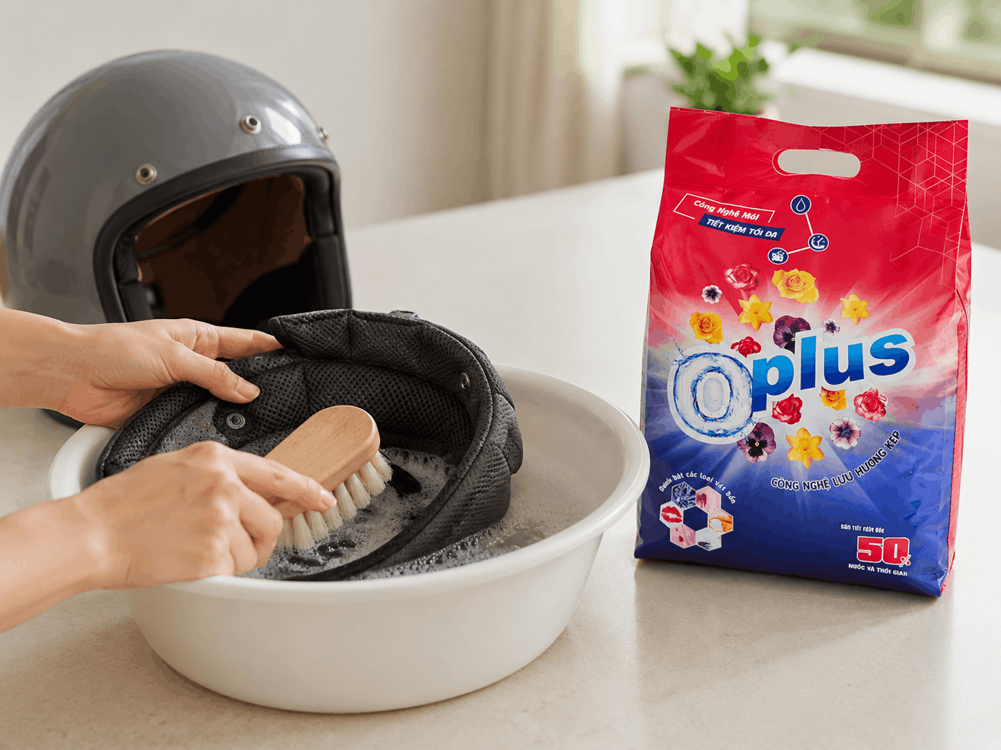 Oplus bột giặt hỗ trợ vệ sinh lớp lót nón bảo hiểm