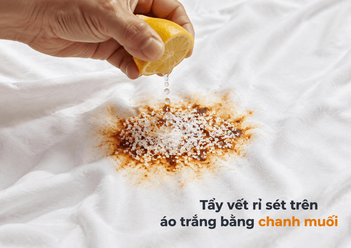 tẩy vết rỉ sét trên áo trắng bằng chanh muối