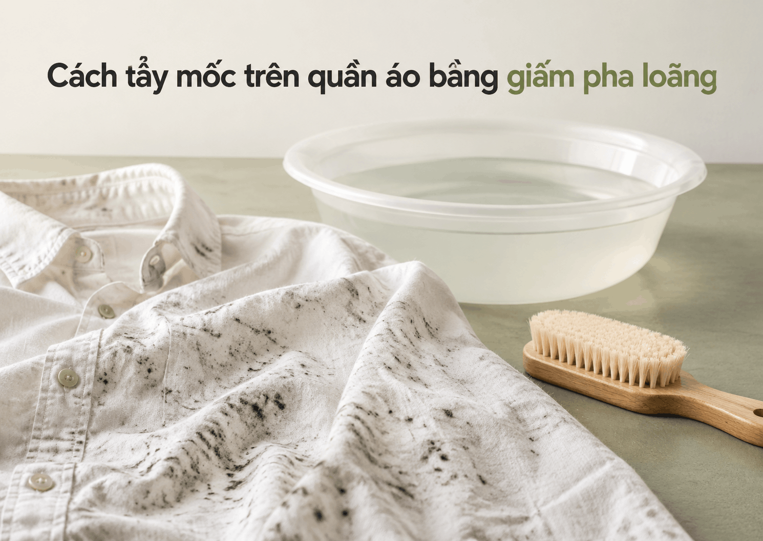 Cách tẩy mốc trên quần áo bằng giấm pha loãng