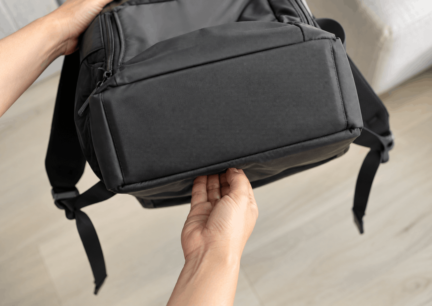 Ba vùng cần kiểm tra: nhãn, đệm lưng, đáy balo