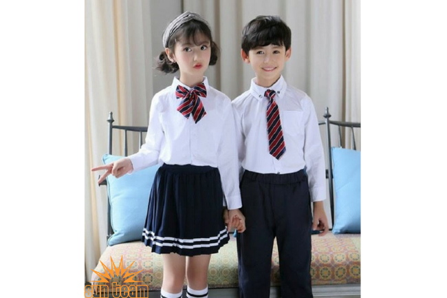 Sơ mi kết hợp với chân váy, quần tím than vô cùng cá tính và năng động