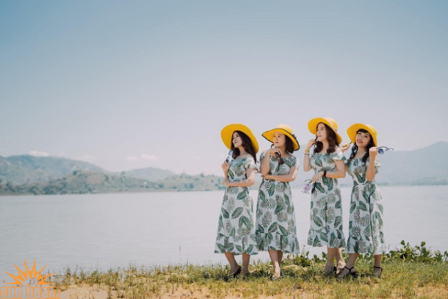 Váy đồng phục là gì?