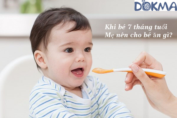 Khi bé 7 tháng tuổi, mẹ nên cho bé ăn gì?