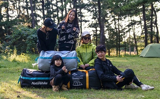 Review 6 mẫu Túi xách đựng quần áo của các hãng túi hiện nay