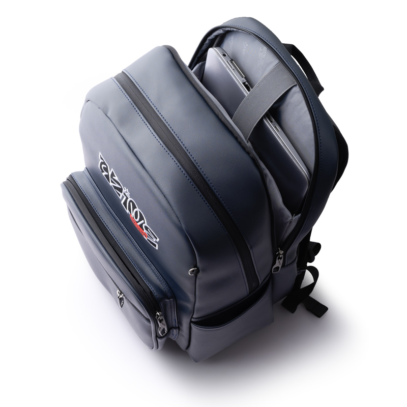 BALO TEEN 958 VỚI THIẾT KẾ HIỆN ĐẠI Balo Teen 958 là mẫu balo teen đột phá về chất liệu tại Mr Vui, mẫu đầu tiên về giả da, được thiết kế theo phong cách hiện đại, với thiết kế được giới trẻ ưa chuộng nhất của giới trẻ hiện nay. Balo được may với nhiều ngăn, sắp xếp hợp lý và khoa học tạo nên sự hài hòa cho chiếc balo KÍCH THƯỚC NHỎ GỌN, NHIỀU NGĂN TIỆN DỤNG Các ngăn balo teen 958 được bố trí hợp lý. Ngoài ngăn chính chứa được sách vở, bạn có thể mang theo một số vật dụng cá nhân khác như: sổ tay, bút viết, điện thoại...ở những ngăn nhỏ bên ngoài. CHẤT LIỆU CAO CẤP, BỀN, ĐẸP Balo teen 958 được làm từ chất liệu cao cấp: vải 900 PU không độc hại, chống thấm tối ưu, không có mùi hôi, rất dễ lau chùi. Từ các chất liệu chuyên dụng, balo laptop Mr.Vui không chỉ đẹp về mẫu mã mà còn chịu mài mòn tốt, có độ bền cao. Vải lót bên trong Oxford 100% dày chắc, cứng cáp, chóng bám bụi và ẩm mốc, hỗ trợ chống thấm giúp làm tăng sự an toàn cho đồ đạc bên trong khi di chuyển dưới mưa.Quai đeo chắc chắn, có thể nới dài hoặc rút ngắn linh hoạ.