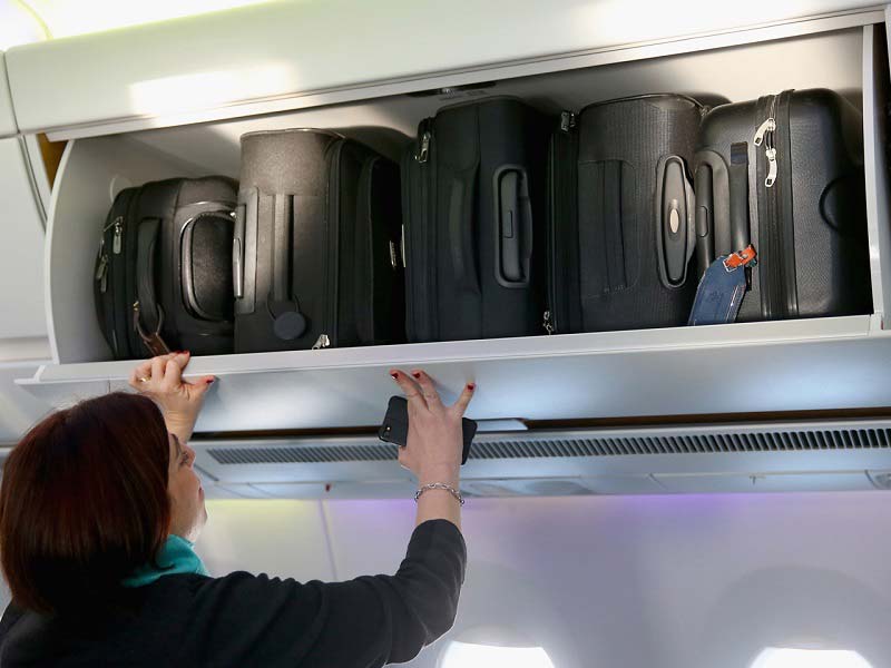 vali 20 inch đựng được bao nhiêu kg, vali có thể xách tay lên máy bay 