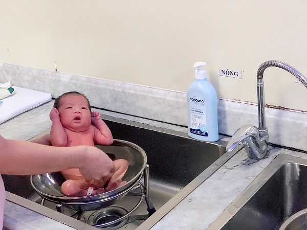 Sanosan: Các bước tắm rửa hoàn hảo cho trẻ trong giai đoạn đầu sau sinh