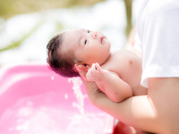 Sanosan: Các mẹo đảm bảo an toàn khi tắm cho trẻ sơ sinh và trẻ nhỏ
