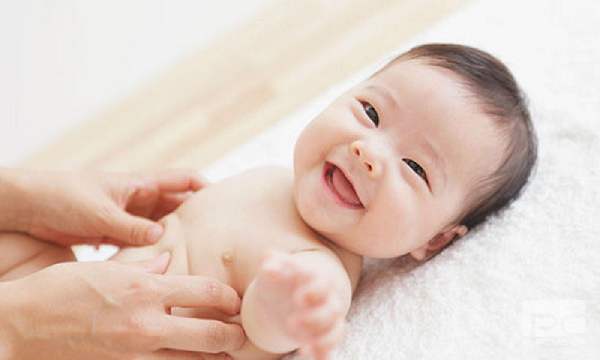 Lưu ý tắm và chăm sóc da cho trẻ sơ sinh