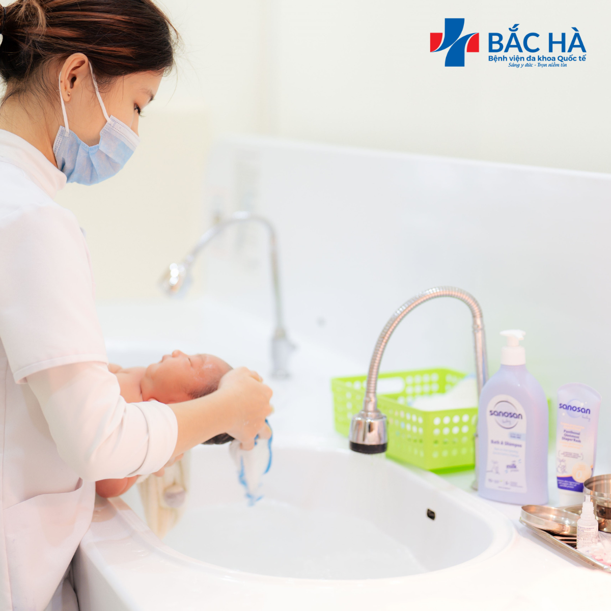 Sữa tắm gội Sanosan Baby với protein sữa thủy phân 0M+ 200ml