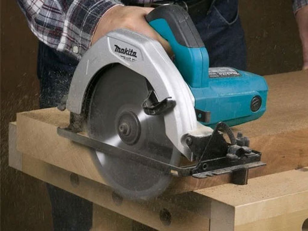 Máy cưa đĩa 185mm dùng điện 1050W Makita M5801B | DCSG.com.vn