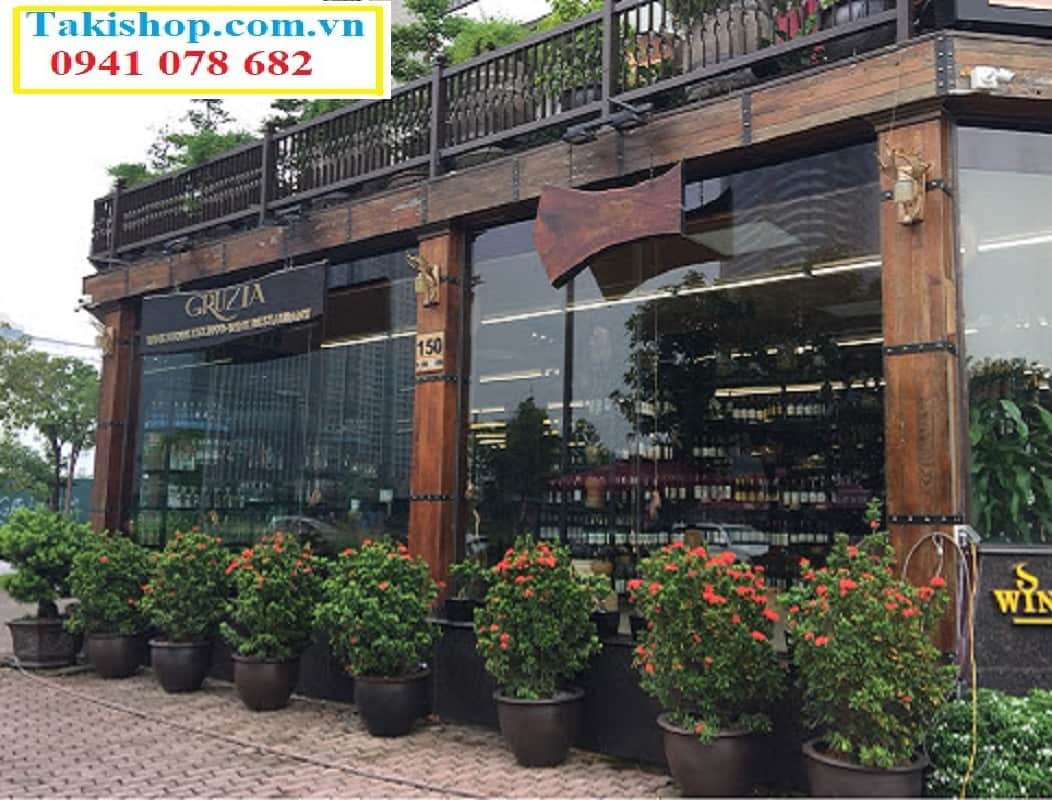  Lắp đặt vách kính cường lực có khổ lớn cho quán cafe
