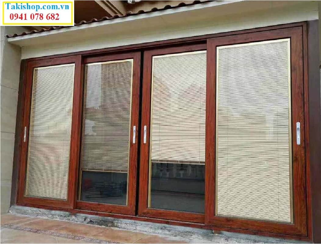 Thi công cửa nhôm xingfa màu vân gỗ kết hợp với kính hộp có rèm bên trong