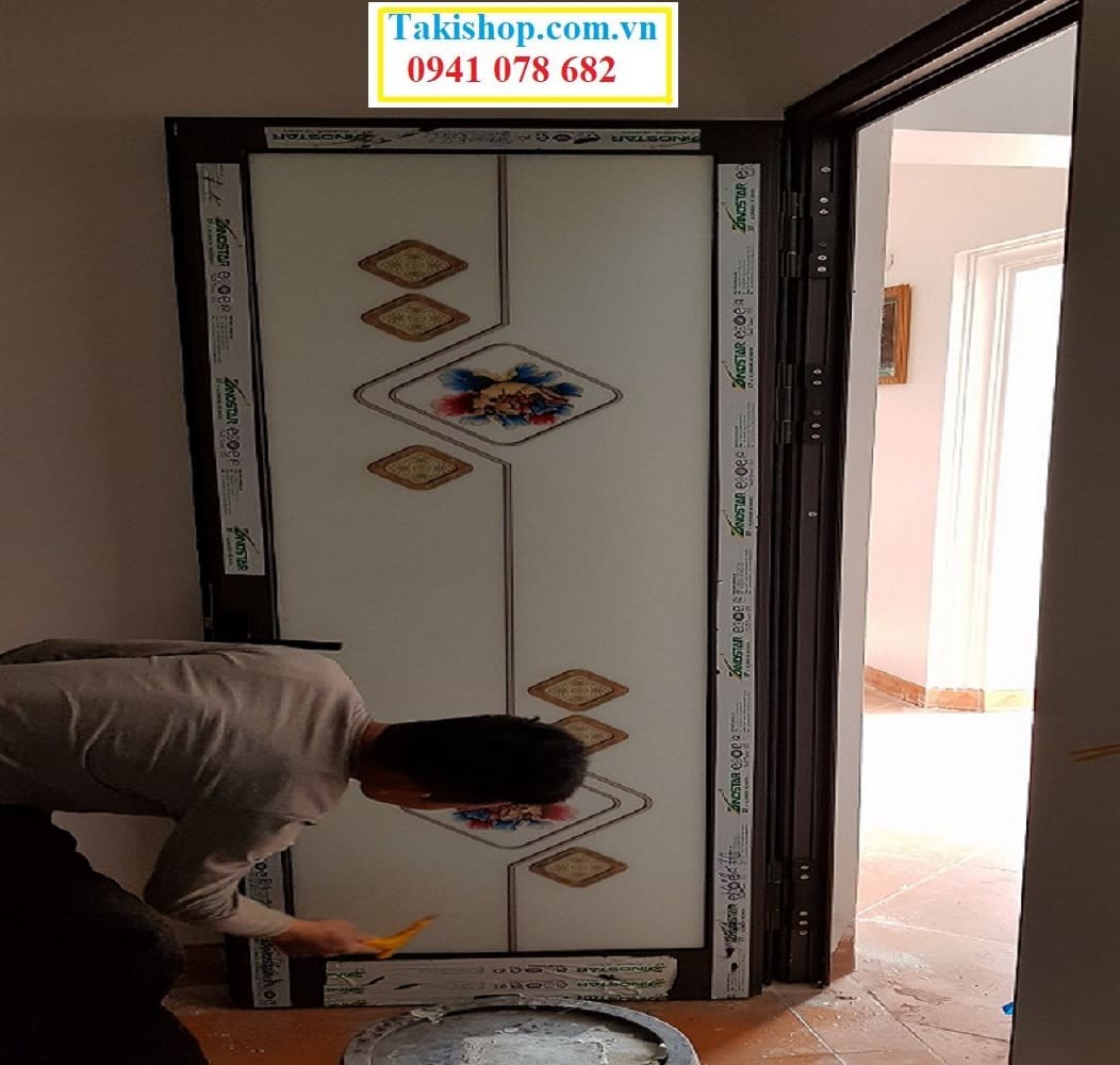 Thi công cửa nhôm kính dán đề can hoa văn