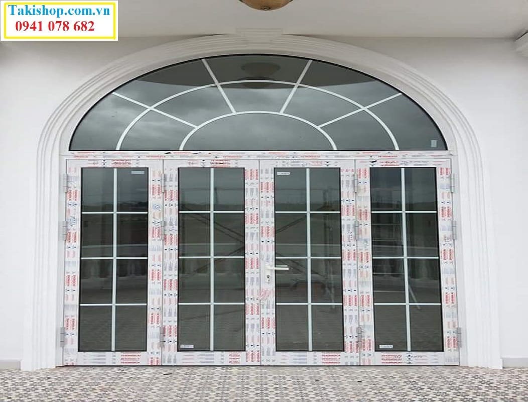 Thi công cửa đi chính bằng nhôm xingfa kính hộp có nan trang trí