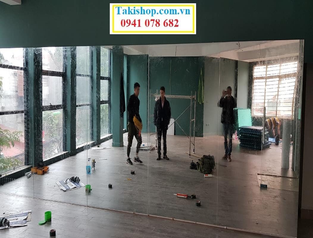 Thi công gương  bỉ cho các phòng tập
