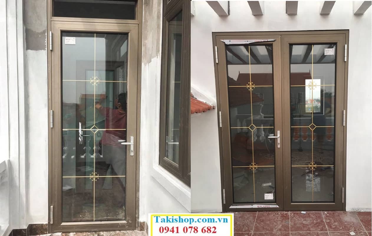 Thi công kính hộp có nan hoa đồng trang trí cho cửa đi ra ban công