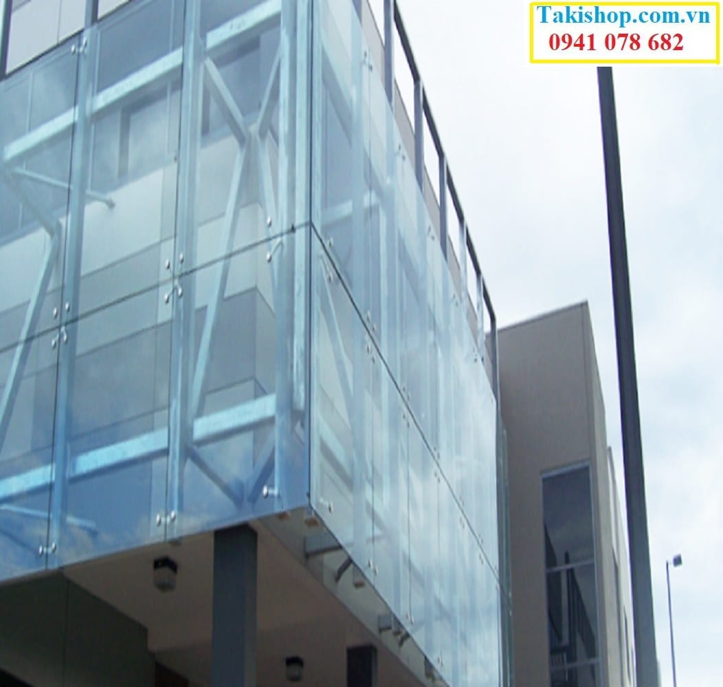 Cung cấp lắp đăt vách kính cường lực chân nhện cho siêu thị