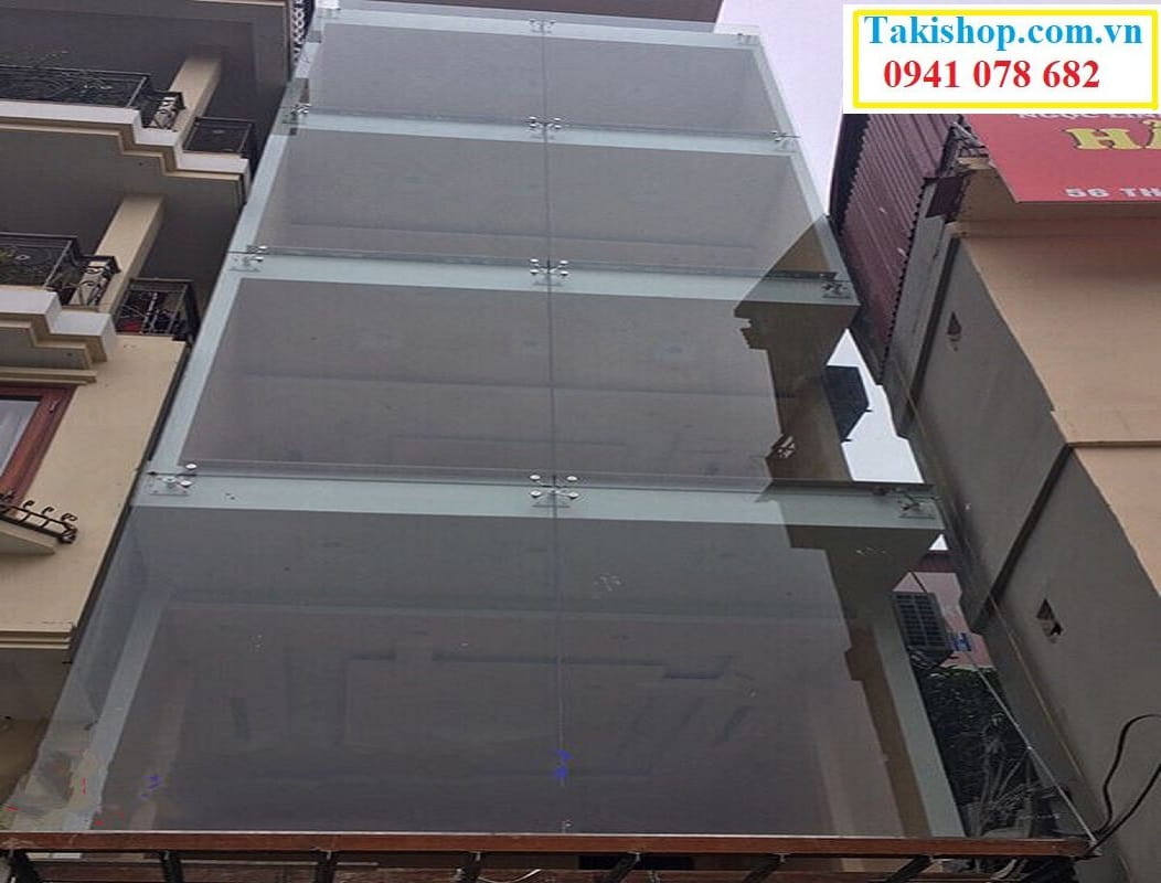 Thi công vách kính chân nhện cho mặt tiền tòa nhà