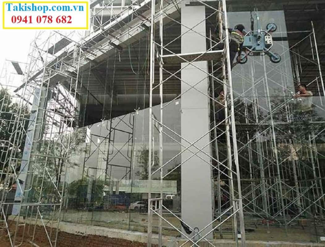 Thi công vách kính mặt dựng cho khu trung tâm