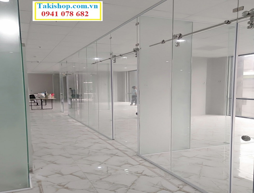 Thi công vách ngăn văn phòng bằng kính cường lực tại Ngân Hàng BIDV