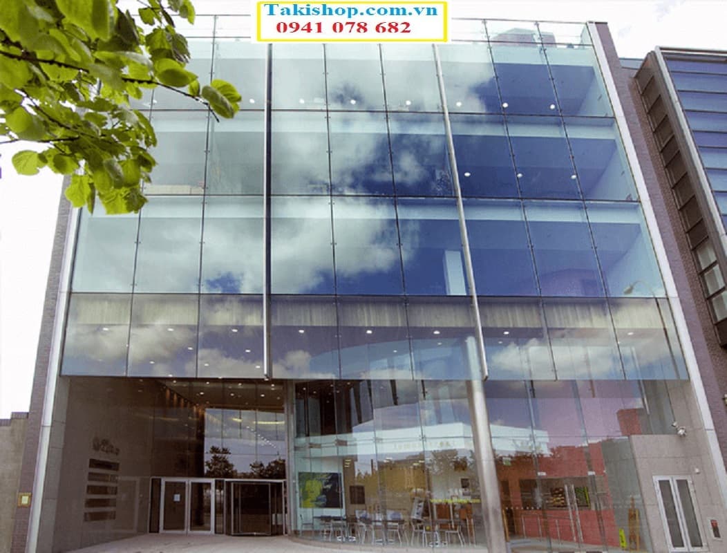 Vách kính chân nhện cho tòa nhà đẹp