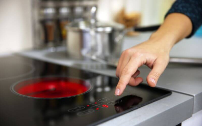 NHỮNG LỖI THƯỜNG GẶP Ở BẾP TỪ VÀ CÁCH XỬ LÝ
