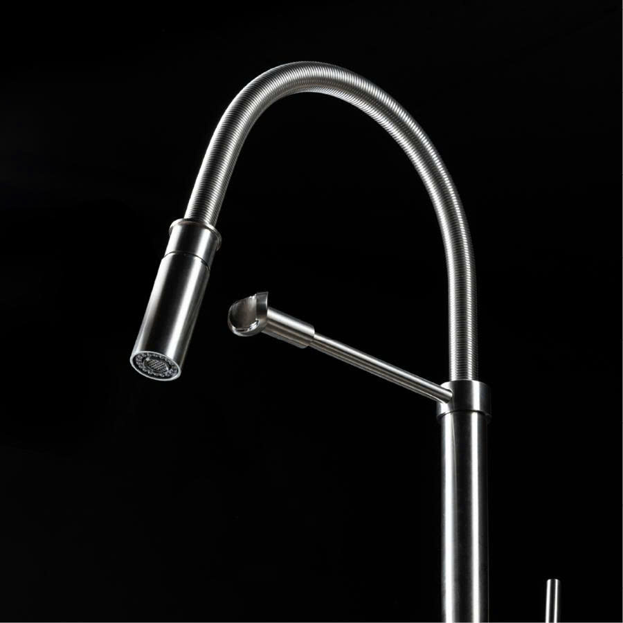 Vòi nóng lạnh dây lò xo inox 304 Malloca LuxSteel K088CS