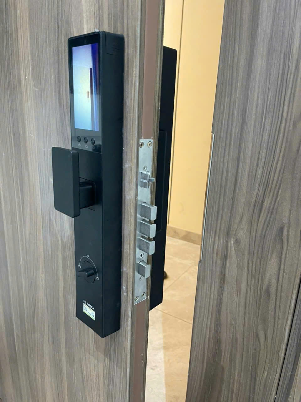 Khóa Điện Tử BOSCH FU30 PLUS ĐEN