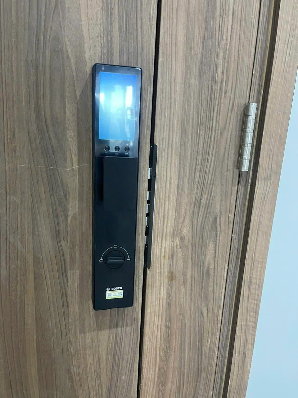 Khóa Điện Tử BOSCH FU30 PLUS ĐEN